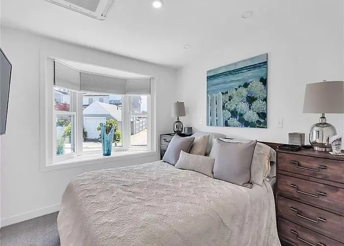 Charming Beach Cottage