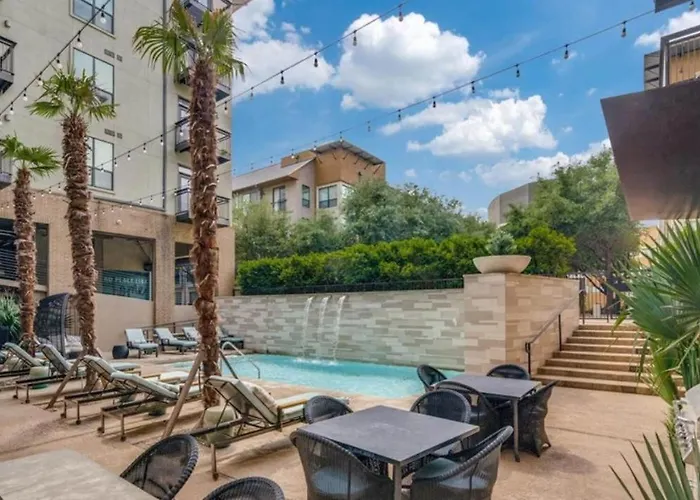 Cozy 1,100Sf Apartment In The Heart Of Legacy