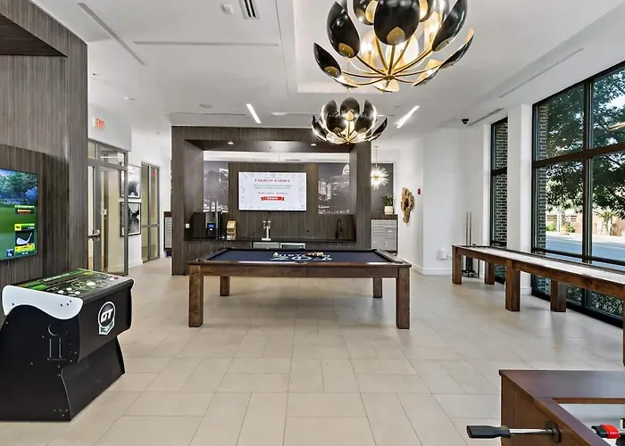Luxe 1Bd - 5 Min Dt, Gym, Parking, W-D - Sleeps 6