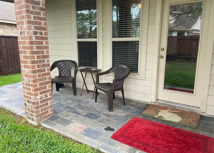 Spacious 4 Bed & 2 Bath Home In The Woodlands, Tx