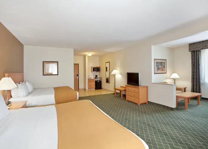 Holiday Inn Express & Suites Lincoln South By Ihg