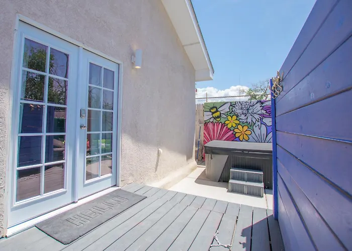 Bohemian Chic Spacation-Private Hottub-Close To Downtown-No Pet Fee!