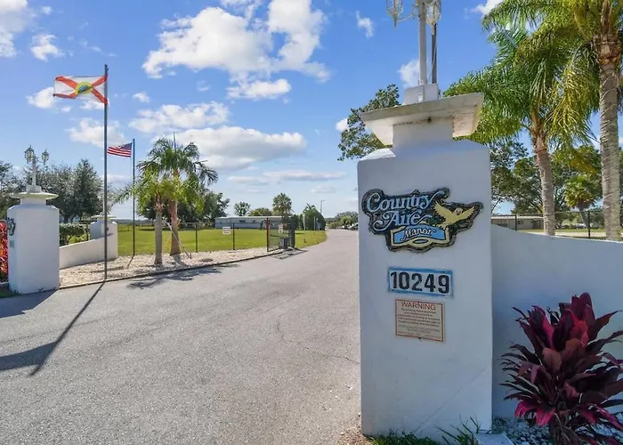 2 Bed Cozy Home, Dade City, Pickle Ball And Pool