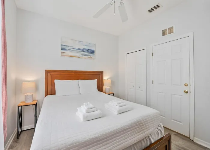 Cozy Stylish Townhome