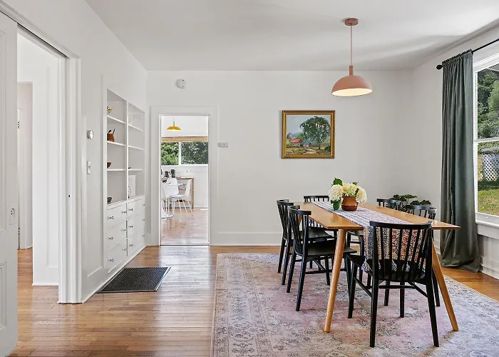 Sebastopol Farmhouse On 3 Acres, Fiber, Kid Friendly