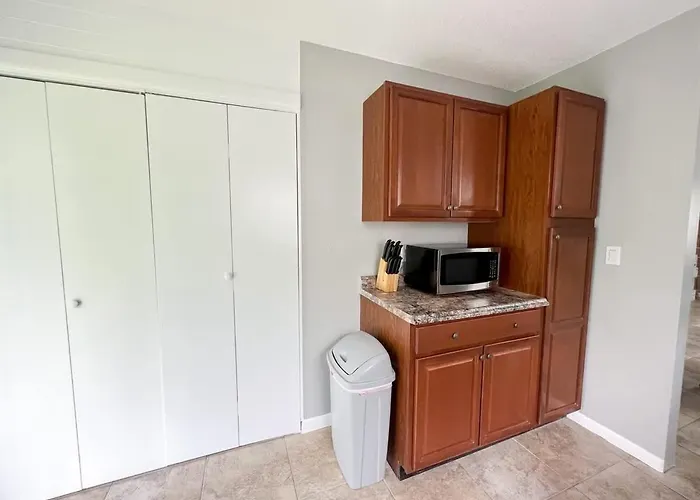 Cozy 2 Bedroom Home, Dade City!