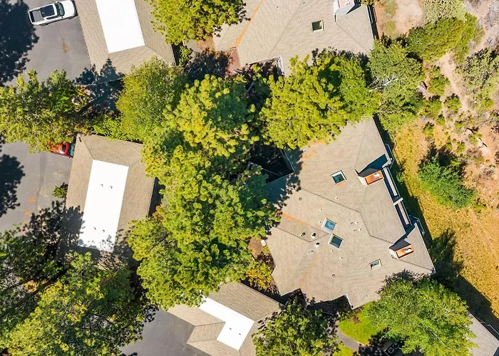 Snowcap Escape At Mount Bachelor Village Resort With Pool And Hot Tub