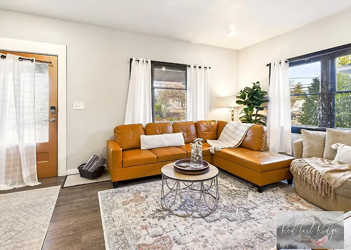Boho Revival Modern Glam With Ac In Downtown Albany