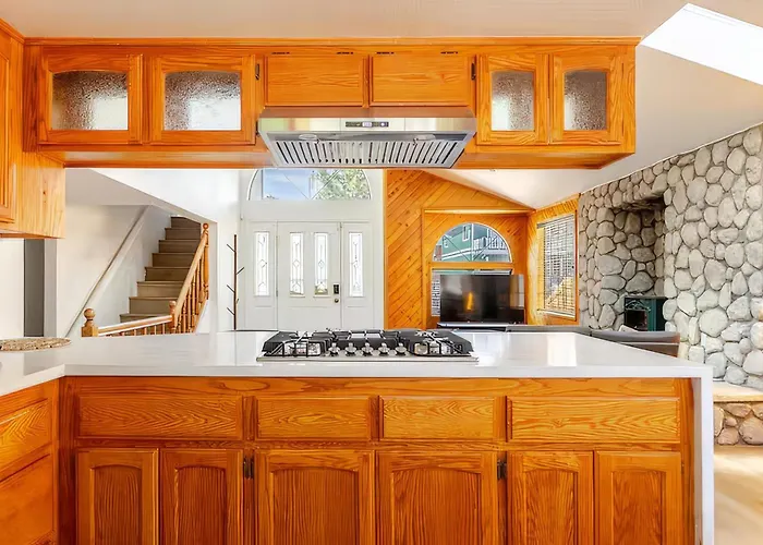 Le Serenity Cabin, Hot Tub, Game Room Pool Table