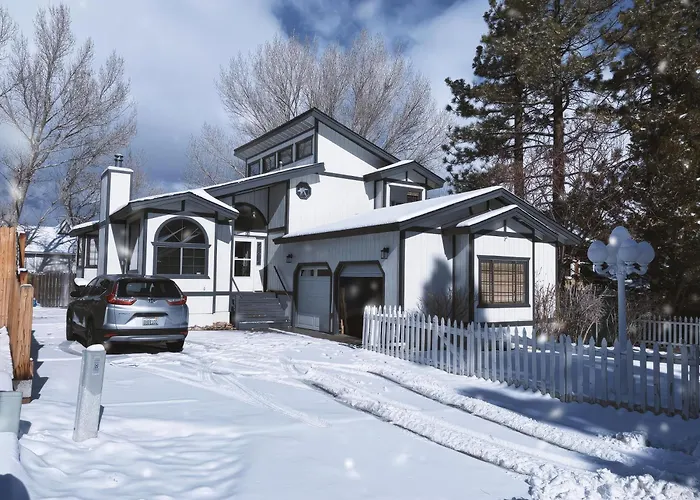 Le Serenity Cabin, Hot Tub, Game Room Pool Table