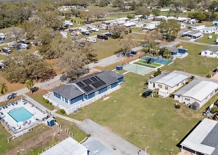 3 Bedroom, Comfy Home Dade City, Gated Community