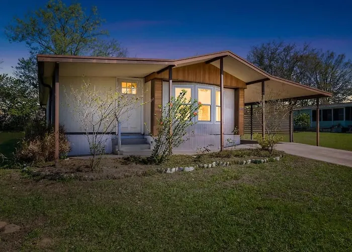 3 Bedroom, Comfy Home Dade City, Gated Community