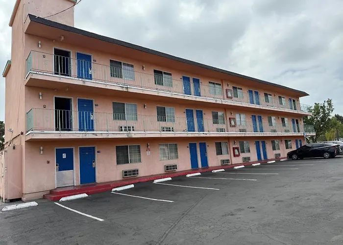 La Petite Rouge Motel