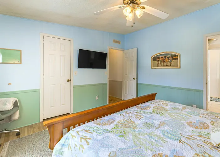 2 Blocks To Crystal Coast: Family-Friendly Retreat