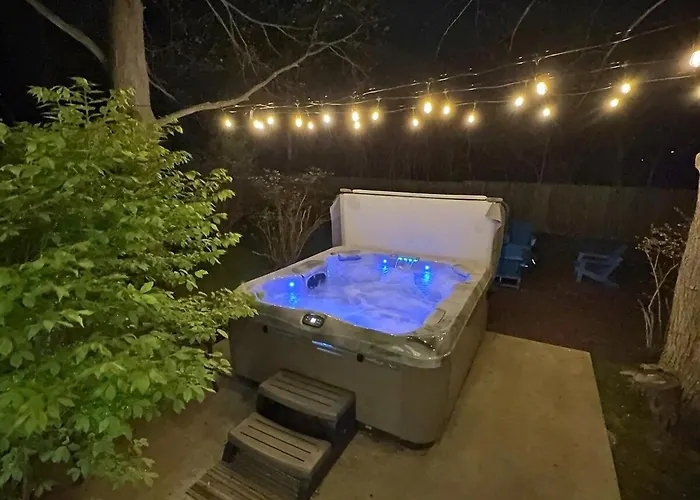 The Sawyer Hideaway - 3Br 2B With Hot Tub & Fire Pit - 5 Mins To Beach
