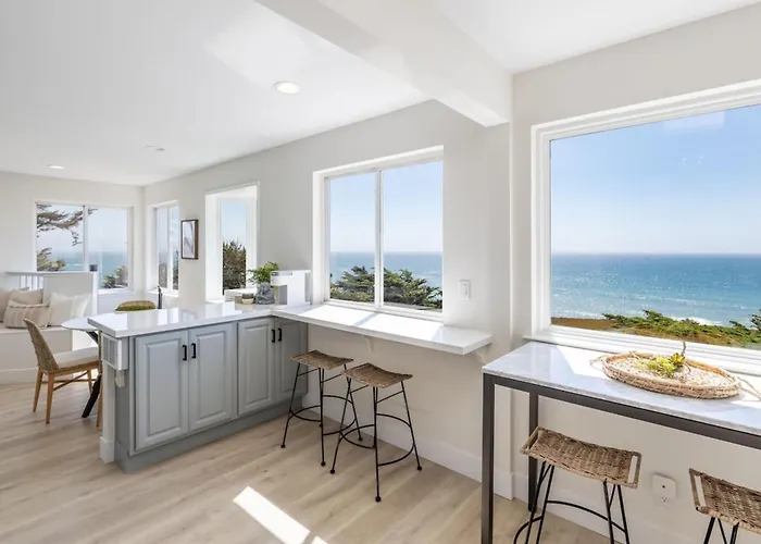 Oceanfront Coastal Home With Breathtaking Views Hiking Beaches & More