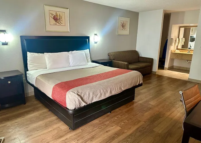 Red Carpet Inn Norwalk
