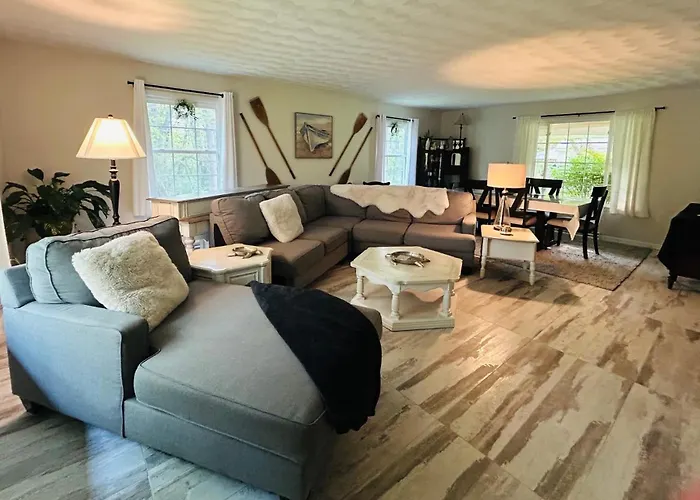 Breezeway Bay - Waterfront Full House