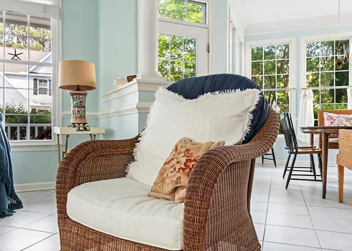 Spacious 4Br Home Pools Bikes Balcony