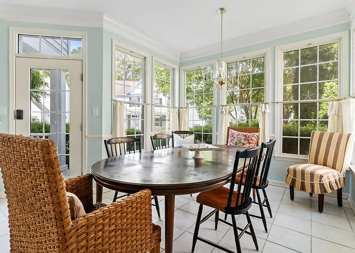 Spacious 4Br Home Pools Bikes Balcony