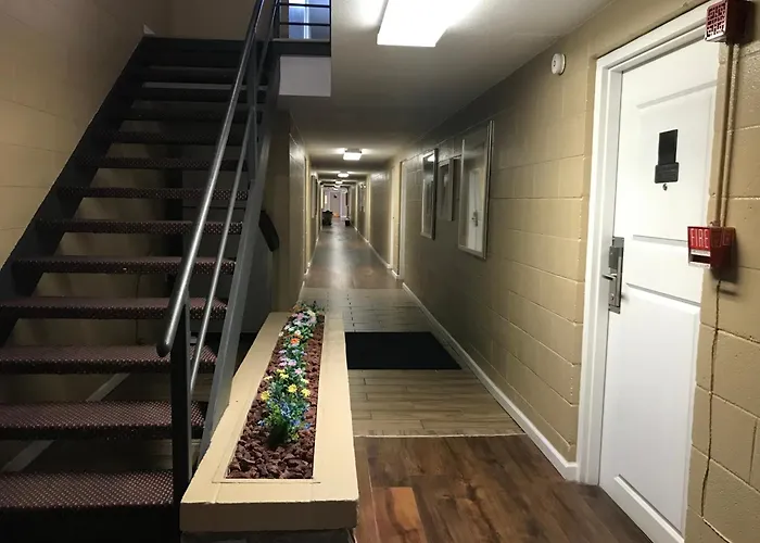 Lamplighter Motel