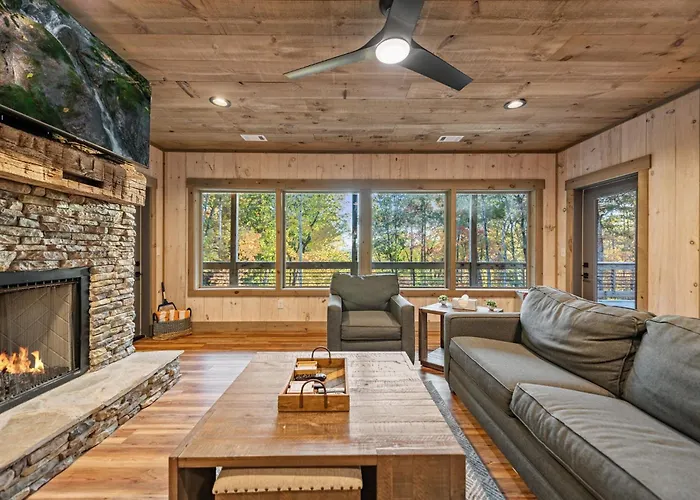 Honeysuckle Chalet - Luxe Mountain Chalet - Hot Tub, Wi-Fi, Pool Table, Party Deck, Fire Pit - 15 Mins To Blue Ridge!