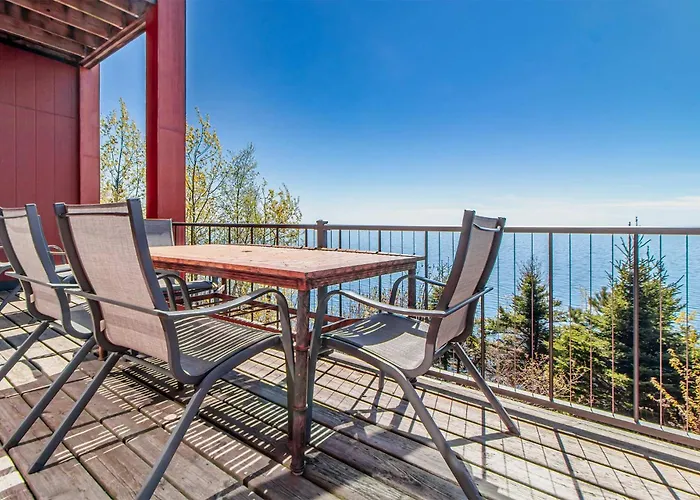 Incredible Views W Garage On Lake And Bike Trail
