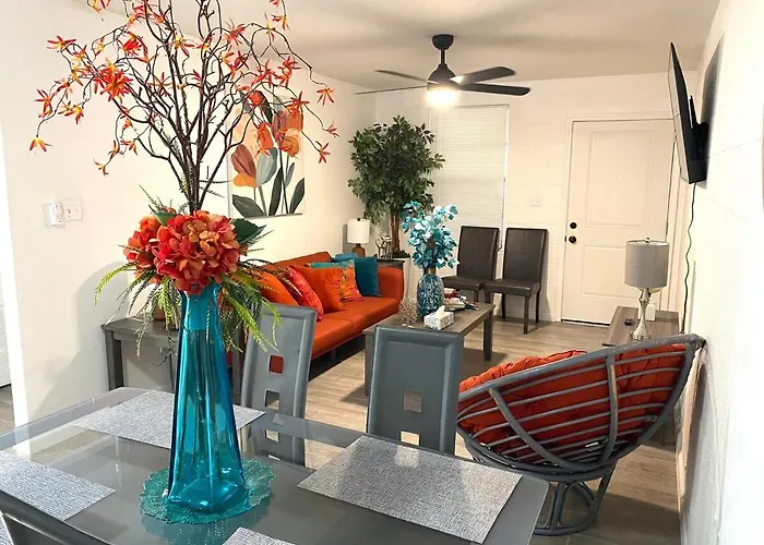 New! 5 Minutes From Convention Center, Shopping Centers & Airport