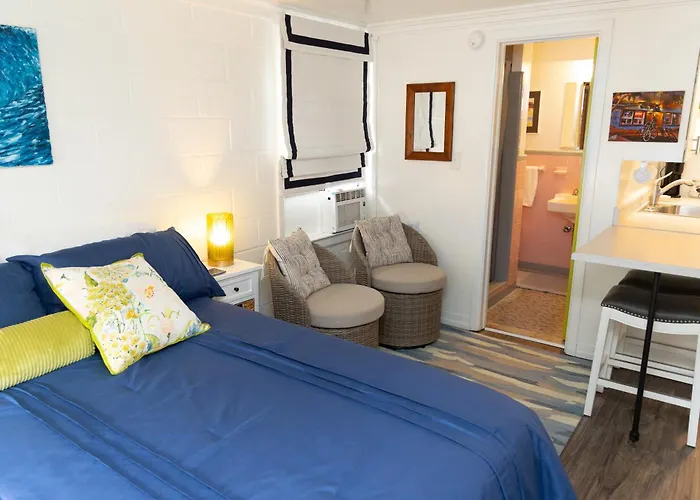 The Little Palm Room - Wrightsville Beach