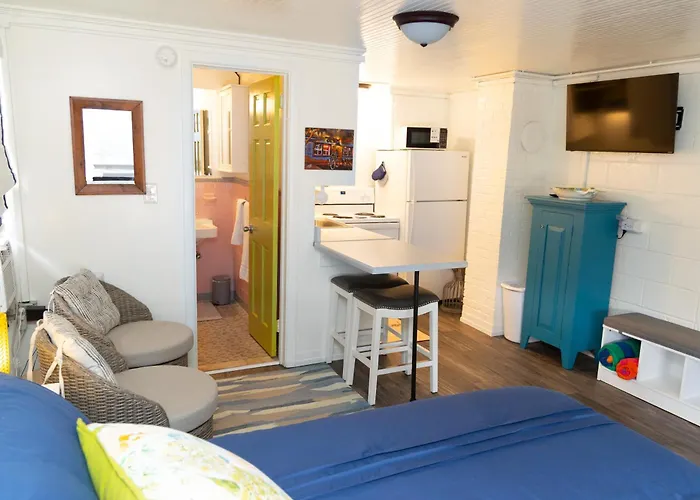 The Little Palm Room - Wrightsville Beach