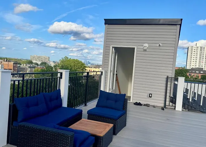 Cozy 3Br Retreat With Rooftop Near Ewr & Nyc Access