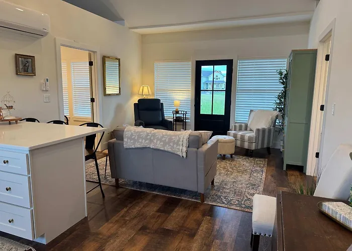 Cozy Avon Country Escape