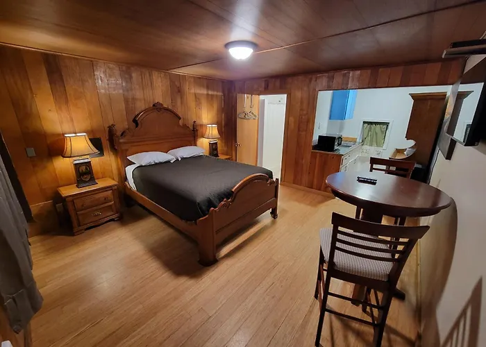 Crescent Motel
