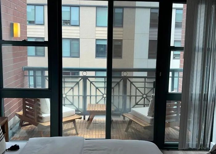 The Monroe Elegant 2Br2Ba Downtown Stamford