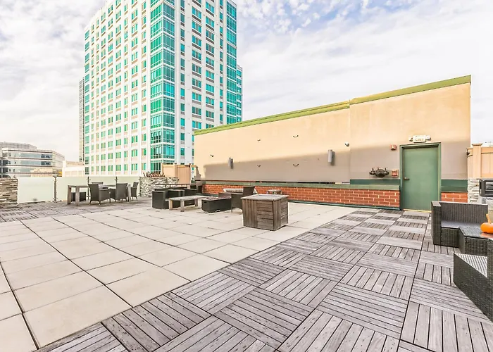 The Monroe Elegant 2Br2Ba Downtown Stamford