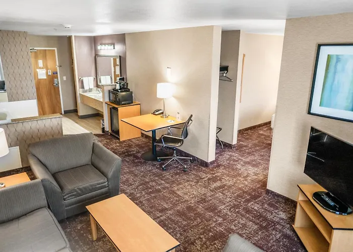 Crystal Inn Hotel & Suites - West Valley City