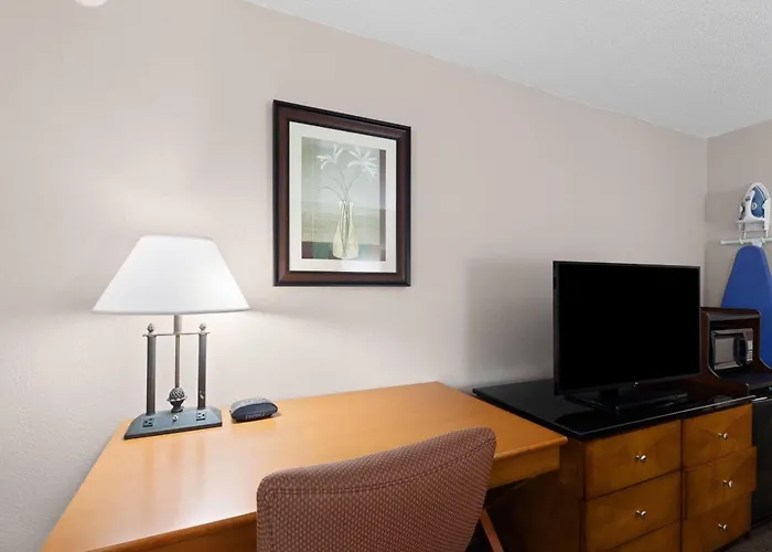 Baymont By Wyndham Knoxville I-75