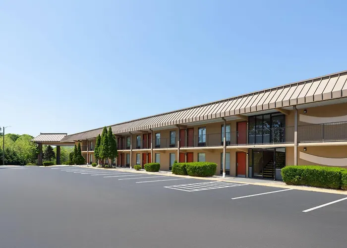 Baymont By Wyndham Knoxville I-75
