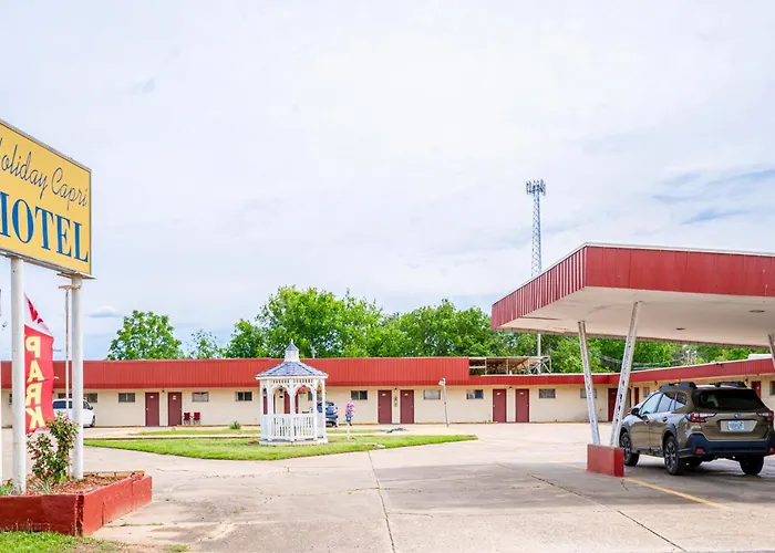 Oyo Holiday Capri Motel & Rv Park