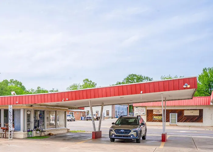Oyo Holiday Capri Motel & Rv Park