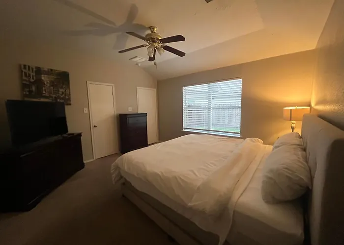 Spacious 3 Bed/ 2 Bathroom House In Conroe, Tx