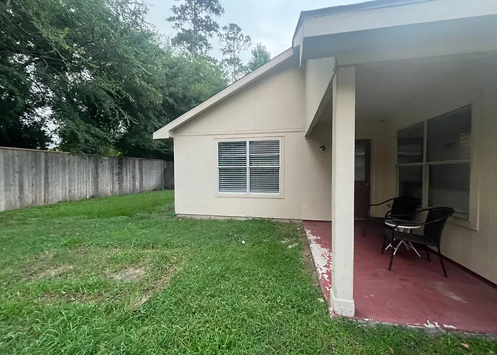 Spacious 3 Bed/ 2 Bathroom House In Conroe, Tx