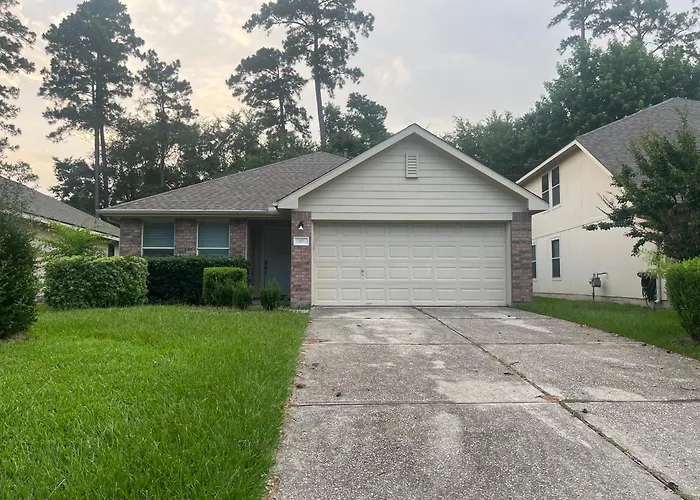Spacious 3 Bed/ 2 Bathroom House In Conroe, Tx