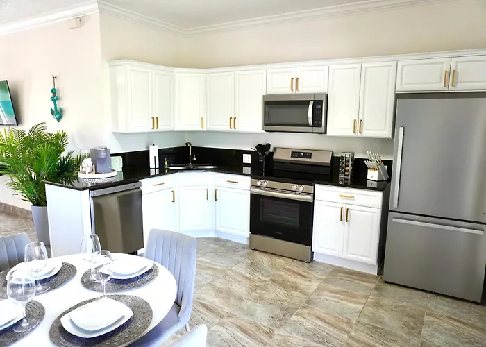 Villa Sereno -2Br Luxe - Hammocks & Beach Bliss