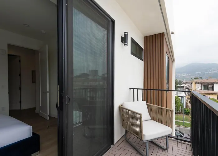 Stylish Apartments In Glendale With Free Parking
