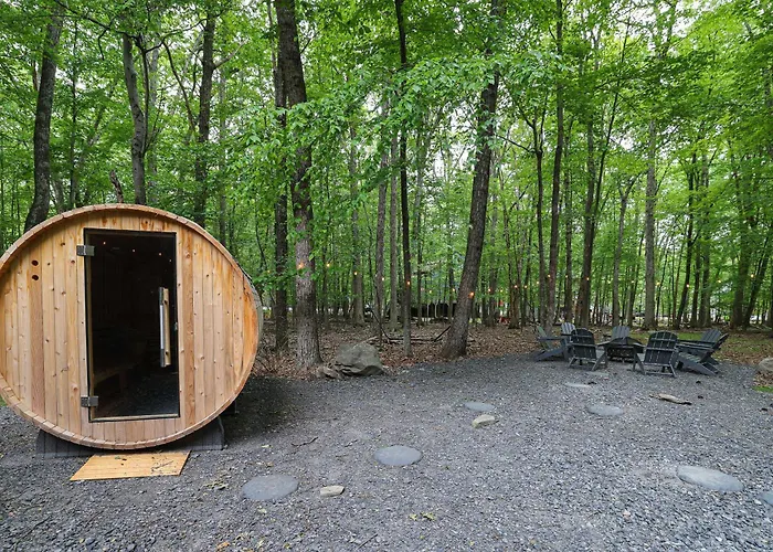 Luxurious Poconos Retreat - Hot Tub, Sauna, Games