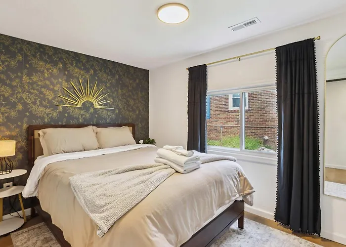 Charming 3-Bedroom - Hot Tub & Game Room