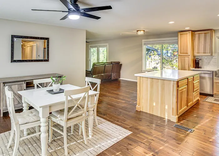 Golf, Hike, Dine & Relax: Home In Port Orchard