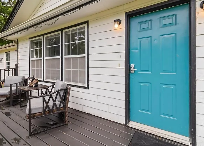 5Br With Game Room & Huge Backyard