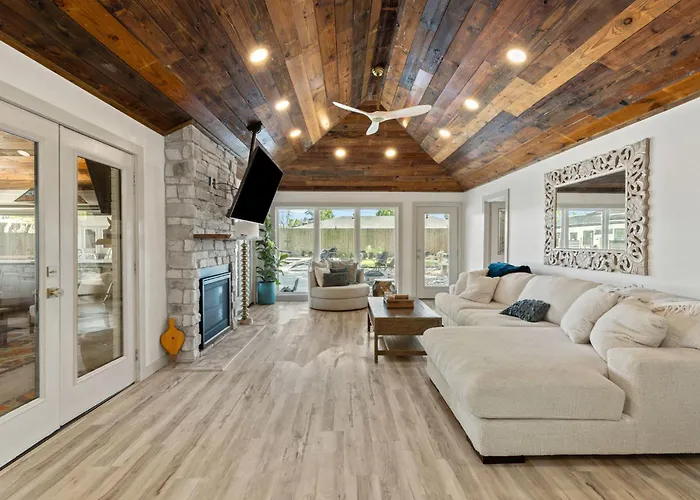 4 Bedroom Home With Pool